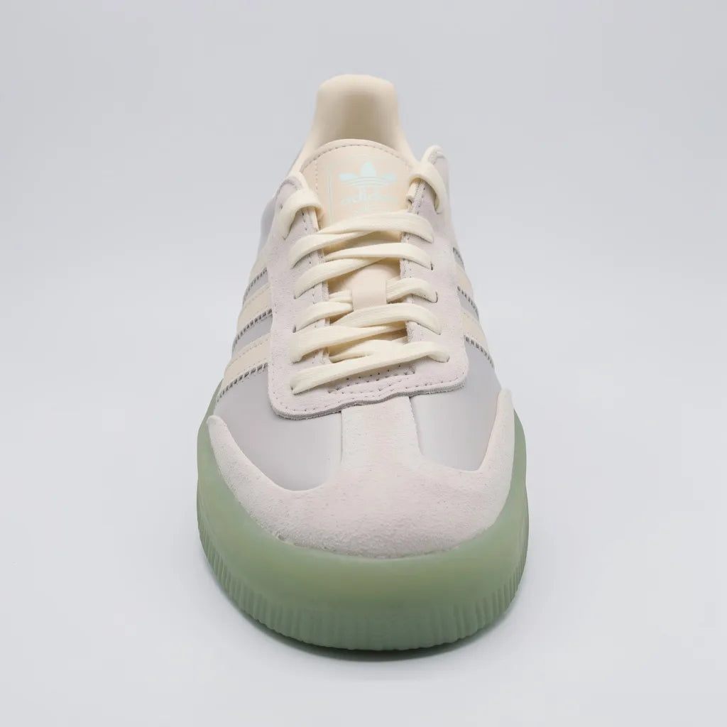 Adidas Tenis Moderno Gris Franjas / Lineas Crema Lateral y Cintas Suela Verde fosforecente | Compralo en Soy Reinventada GT | 3
