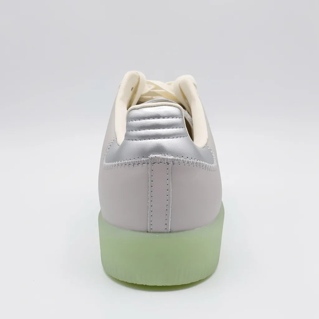 Adidas Tenis Moderno Gris Franjas / Lineas Crema Lateral y Cintas Suela Verde fosforecente | Compralo en Soy Reinventada GT | 4