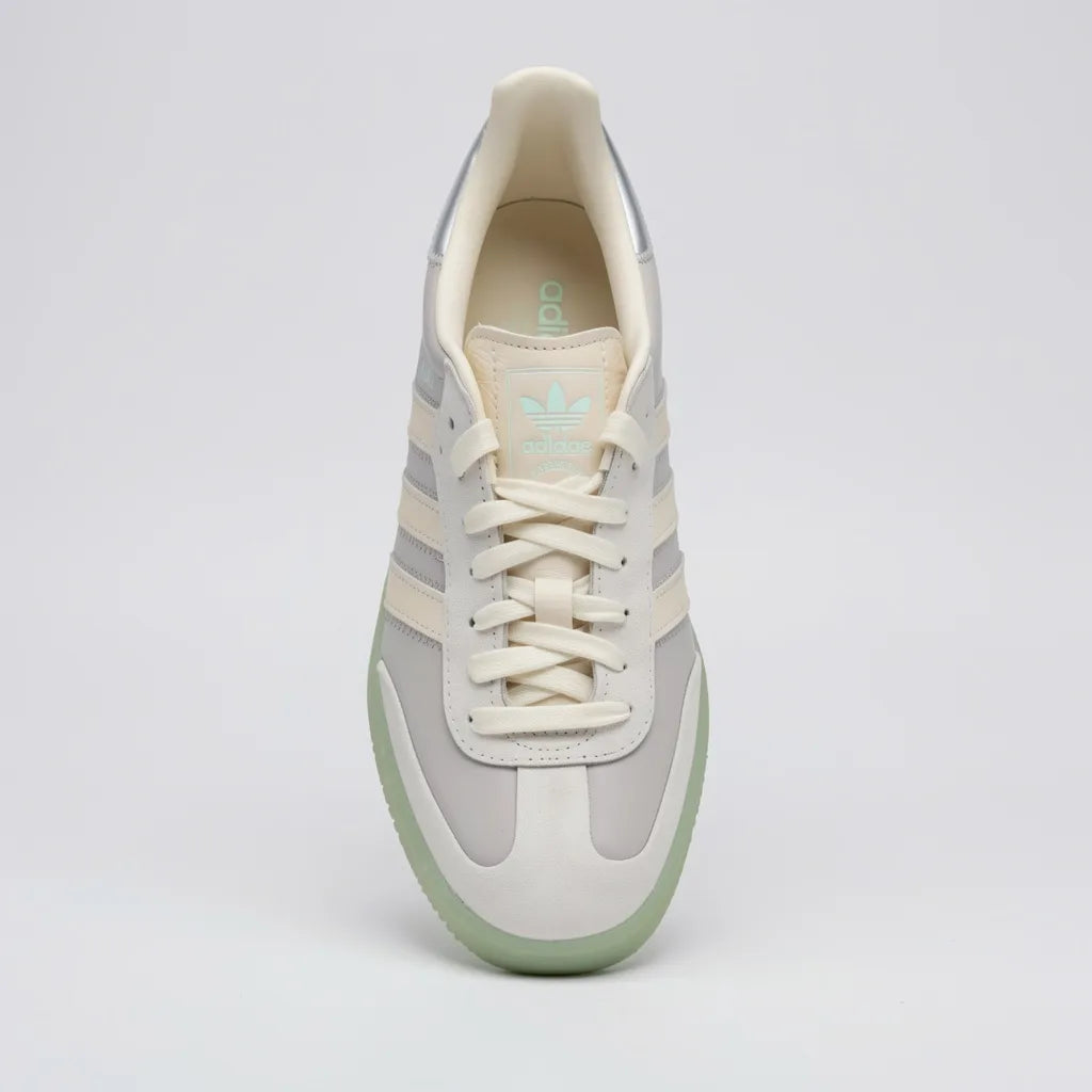 Adidas Tenis Moderno Gris Franjas / Lineas Crema Lateral y Cintas Suela Verde fosforecente | Compralo en Soy Reinventada GT | 5