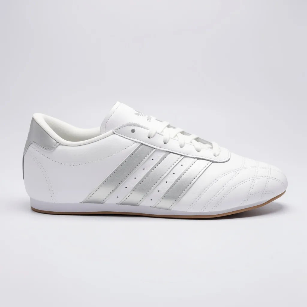 Adidas Tenis Urbano Blanco Franjas / Lineas Plateado Lateral y Talón Suela Blanca/ café | Compralo en Soy Reinventada GT | 1