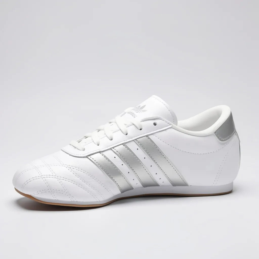 Adidas Tenis Urbano Blanco Franjas / Lineas Plateado Lateral y Talón Suela Blanca/ café | Compralo en Soy Reinventada GT | 2