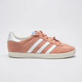 Adidas Tenis Urbano Rosado Franjas / Lineas Cuero Blanco Lateral y Talón Suela Blanco Hueso | Compralo en Soy Reinventada GT | 1