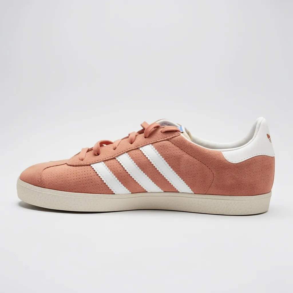 Adidas Tenis Urbano Rosado Franjas / Lineas Cuero Blanco Lateral y Talón Suela Blanco Hueso | Compralo en Soy Reinventada GT | 2
