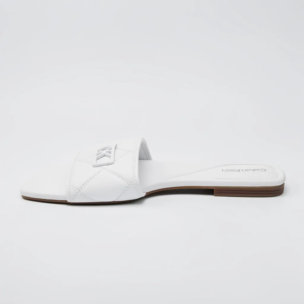 Calvin Klein Sandalia Slip On Blanco Placa Blanco Empeine Suela Café | Compralo en Soy Reinventada GT | 2