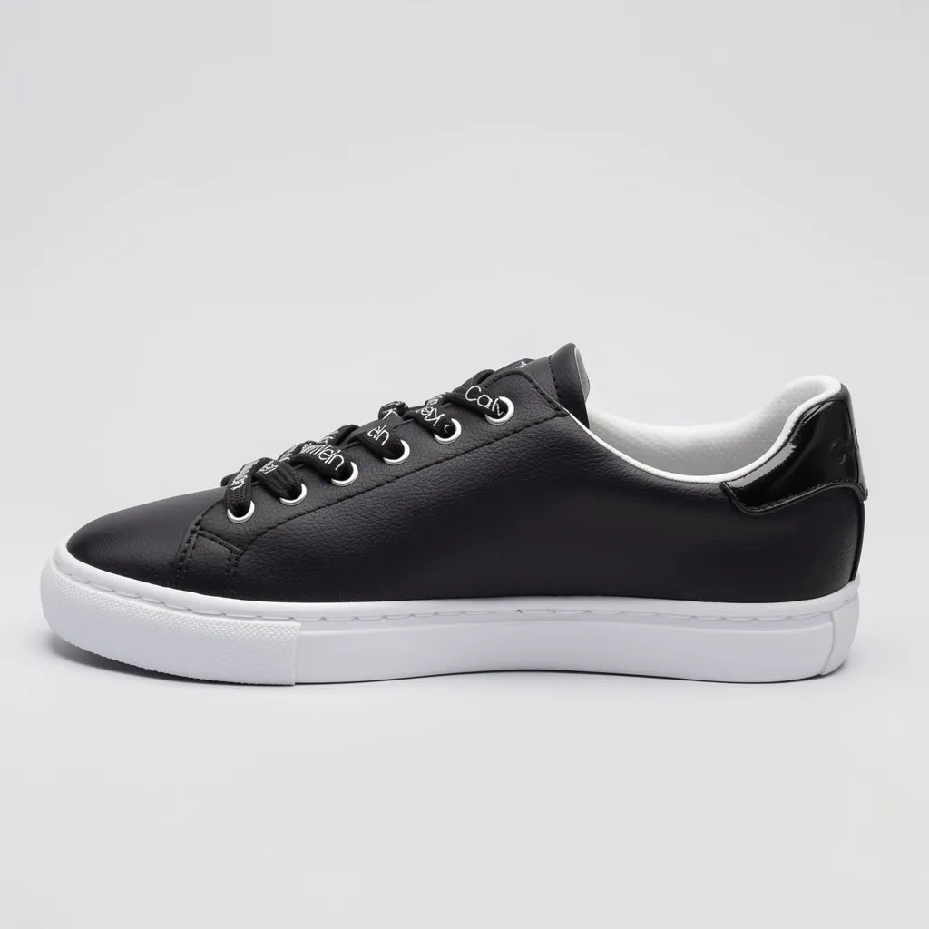 Calvin Klein Tenis Moderno Negro Diseño CK Blanco Cintas Suela Blanca | Compralo en Soy Reinventada GT | 2