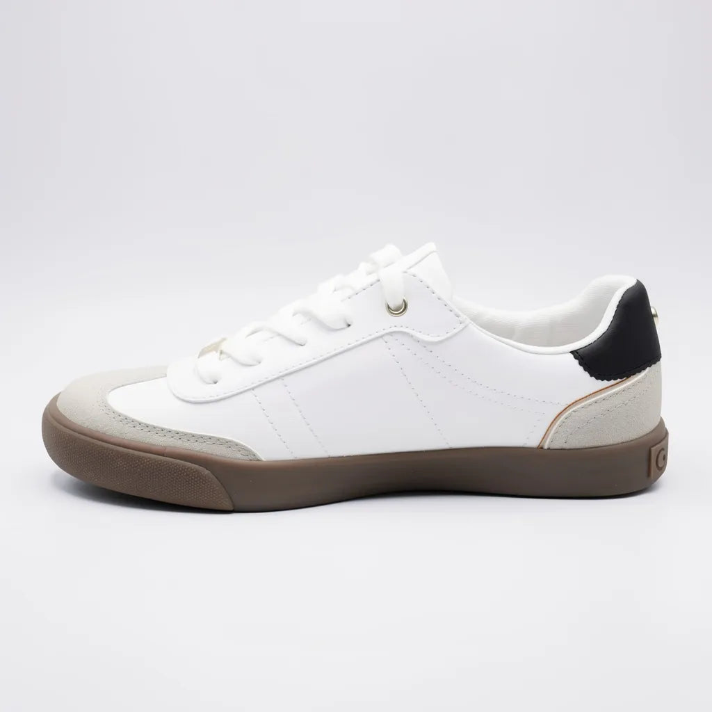 GBG Tenis Urbano Blanco Gamuza Gris Talón y Punta Suela Café | Compralo en Soy Reinventada GT | 2