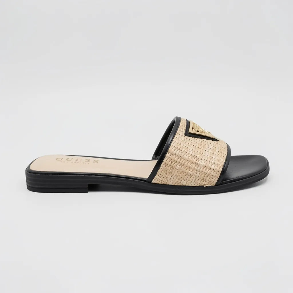 Guess Sandalia Slip On Negro Triángulo Guess Dorado Empeine Suela Negra | Compralo en Soy Reinventada GT | 1