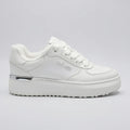 Nine West Tenis Plataforma Blanco Peluche N/A Interior Suela Blanca | Photo Studio AI | 1