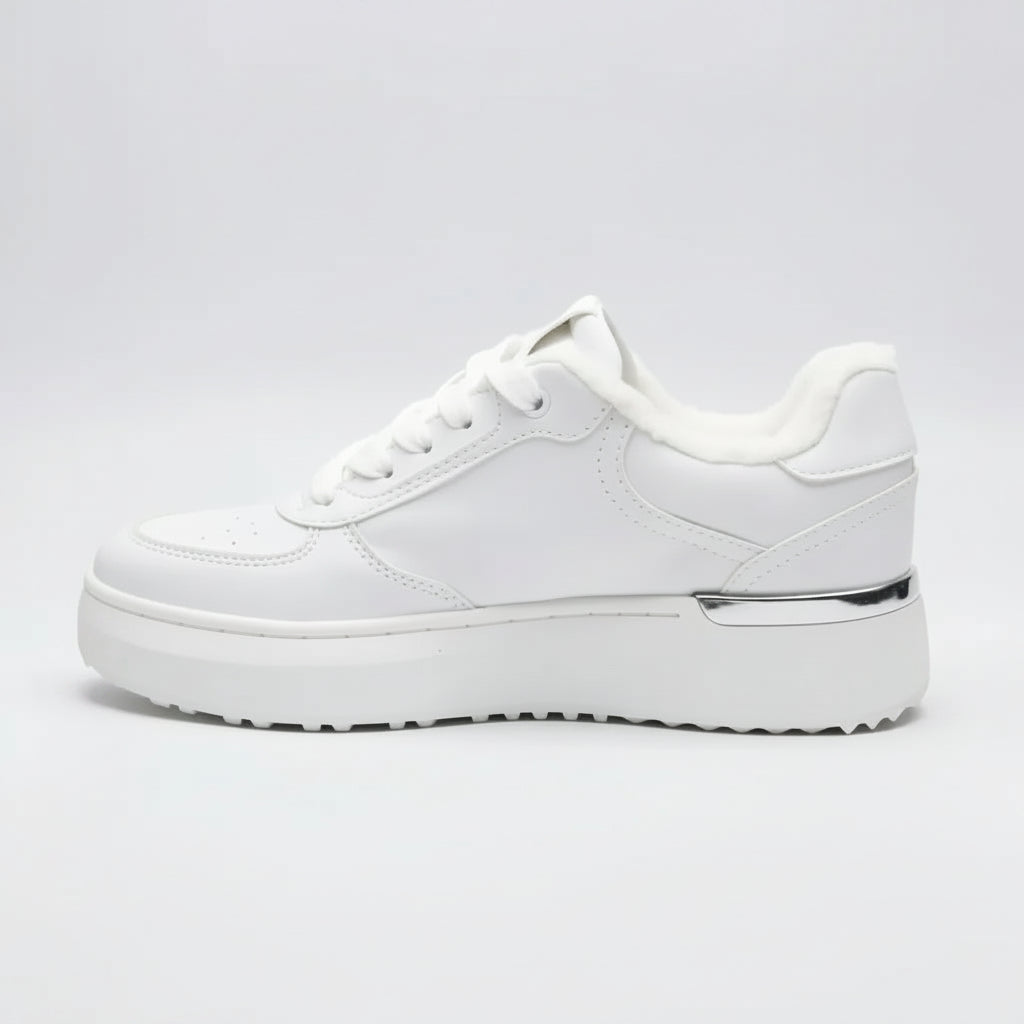 Nine West Tenis Plataforma Blanco Peluche N/A Interior Suela Blanca | Photo Studio AI | 2