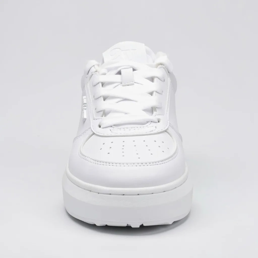 Nine West Tenis Plataforma Blanco Peluche N/A Interior Suela Blanca | Photo Studio AI | 3