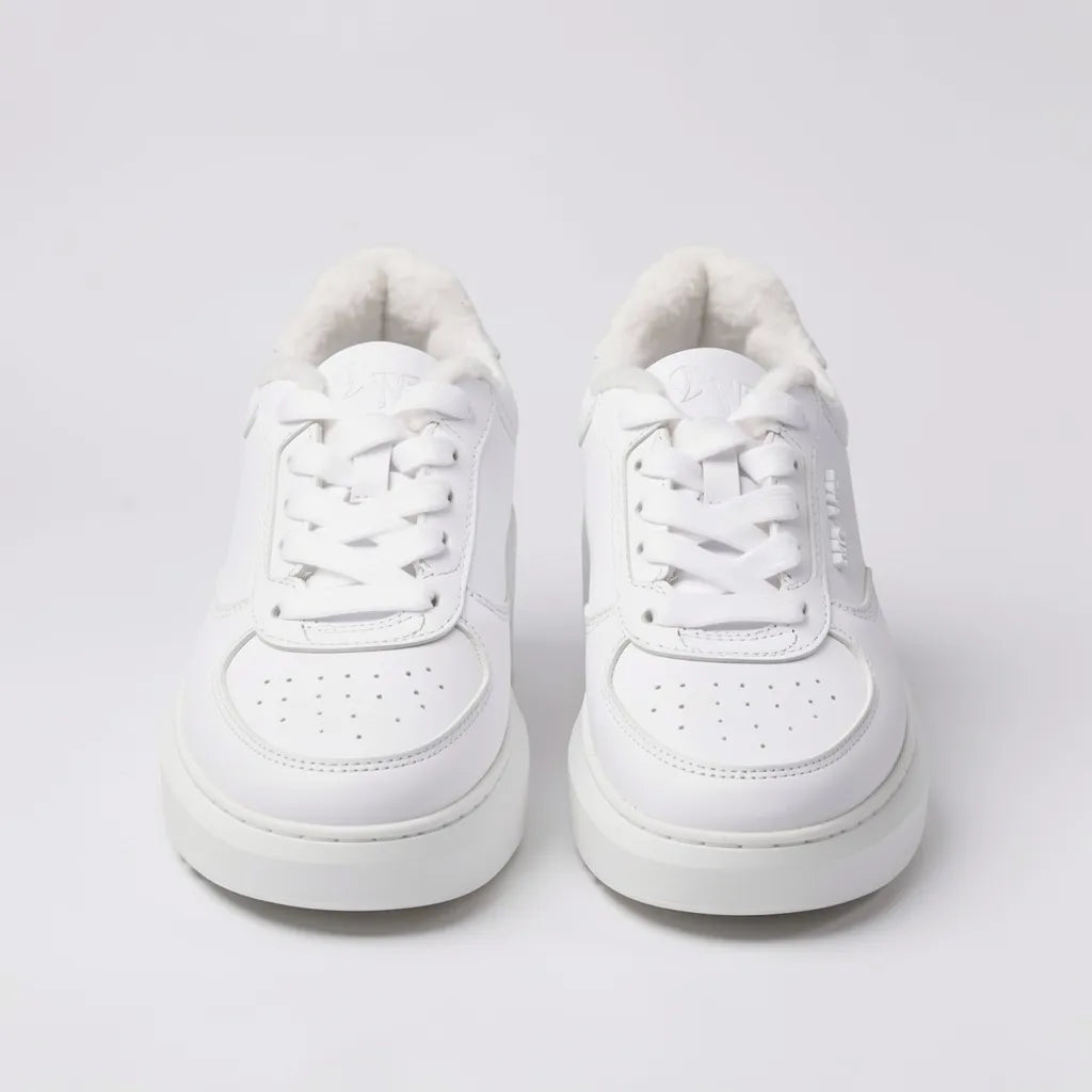 Nine West Tenis Plataforma Blanco Peluche N/A Interior Suela Blanca | Photo Studio AI | 5