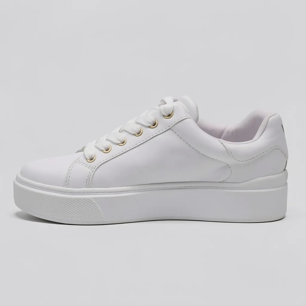 Guess Tenis Plataforma Blanco Cadena Dorado Lateral Suela Blanca | Photo Studio AI | 2