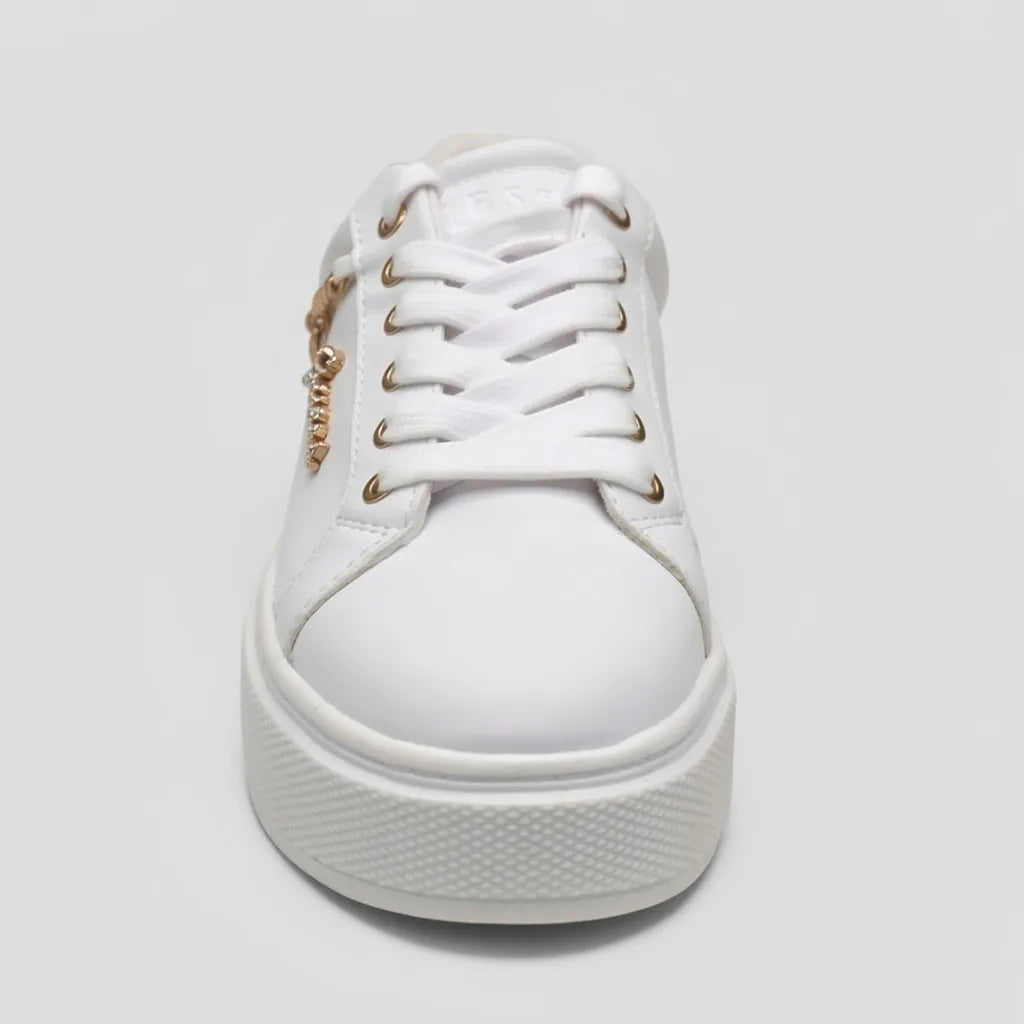 Guess Tenis Plataforma Blanco Cadena Dorado Lateral Suela Blanca | Photo Studio AI | 3