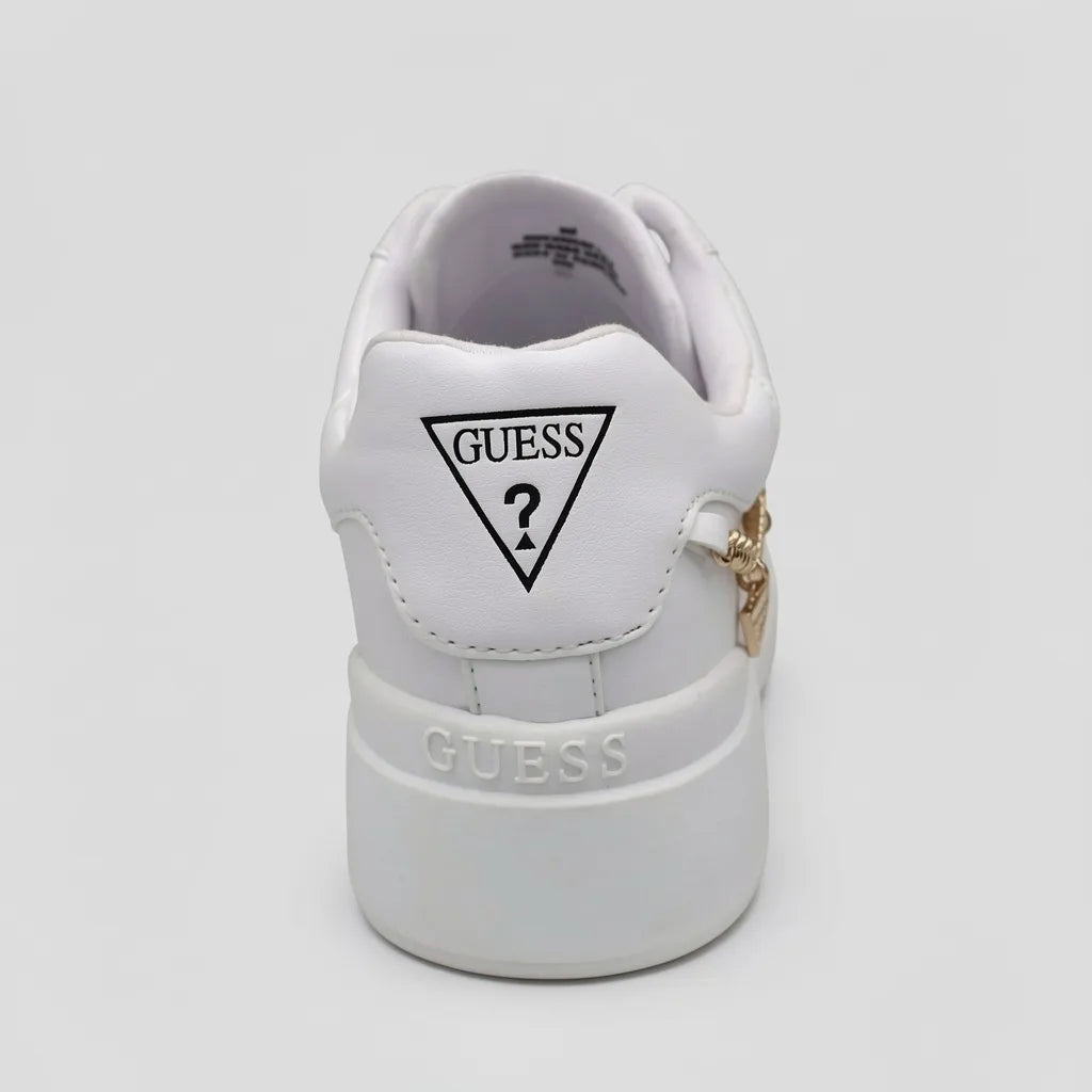 Guess Tenis Plataforma Blanco Cadena Dorado Lateral Suela Blanca | Photo Studio AI | 4