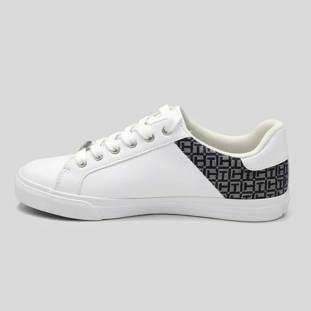 Tommy Tenis Moderno Blanco Diseño TH Azul/ Plateado Talón Suela Blanca | Photo Studio AI | 2