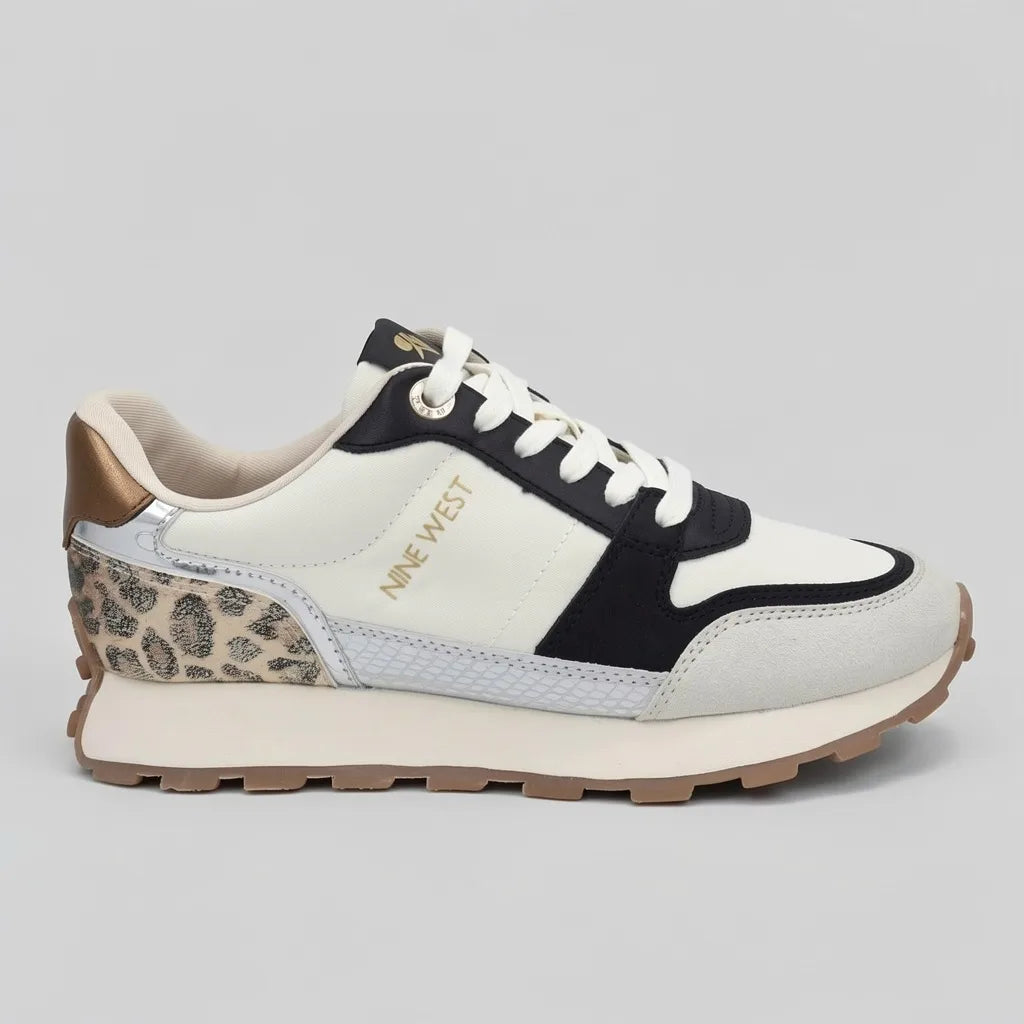 Nine West Tenis Plataforma Crema Animal Print Plateado Talón Suela Blanca/ café | Photo Studio AI | 1