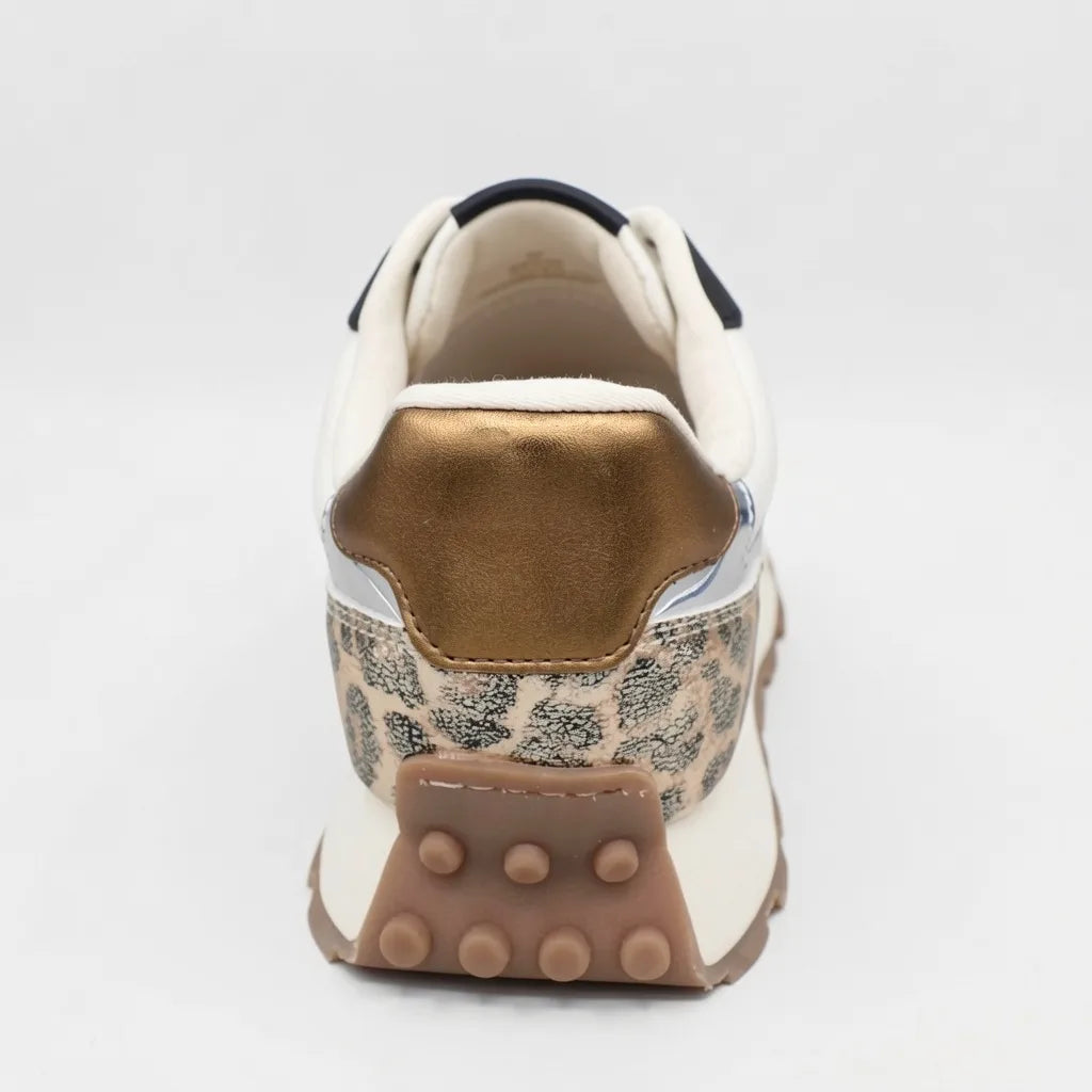 Nine West Tenis Plataforma Crema Animal Print Plateado Talón Suela Blanca/ café | Photo Studio AI | 4