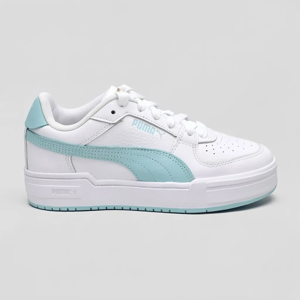 Puma Tenis Plataforma Blanco Franjas / Lineas Turquesa Lateral Suela Blanca/Turquesa | Photo Studio AI | 1