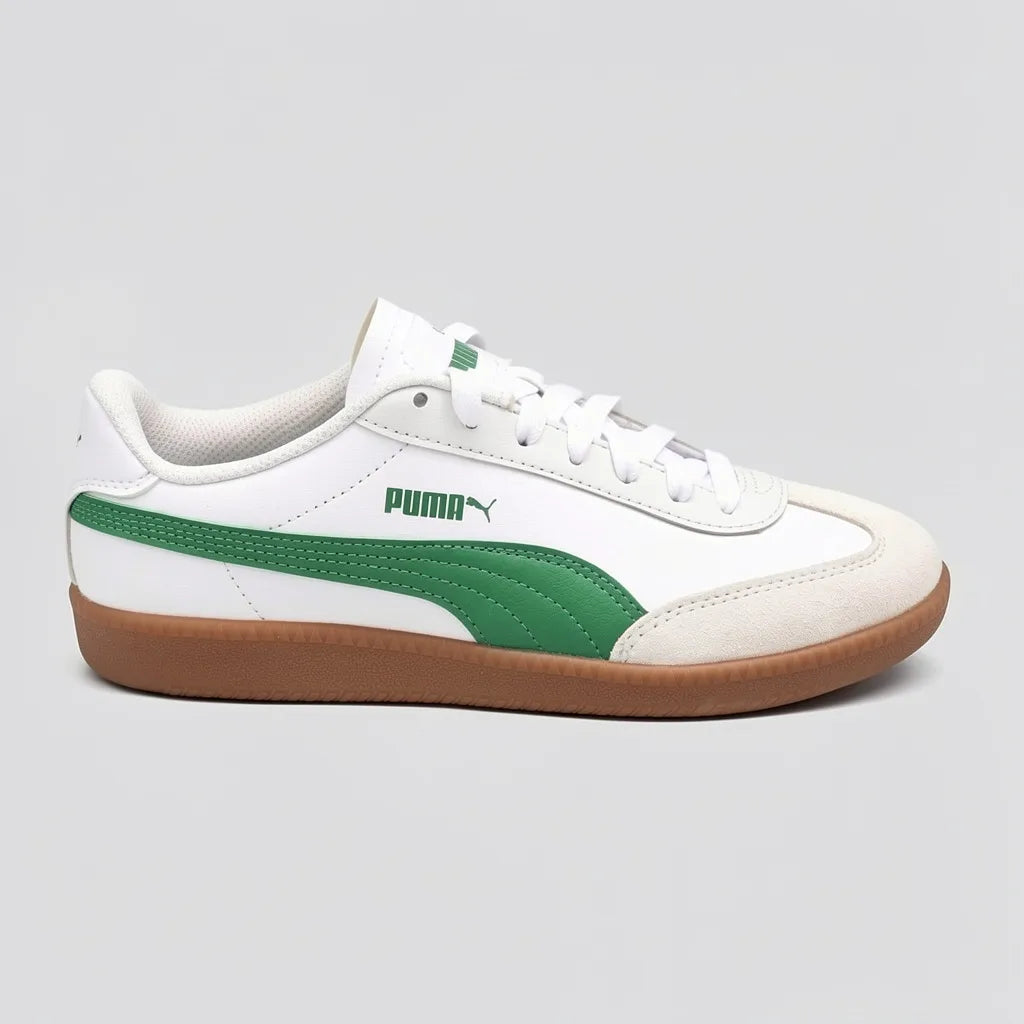 Puma Tenis Urbano Blanco Franjas / Lineas Verde Lateral Suela Café | Photo Studio AI | 1
