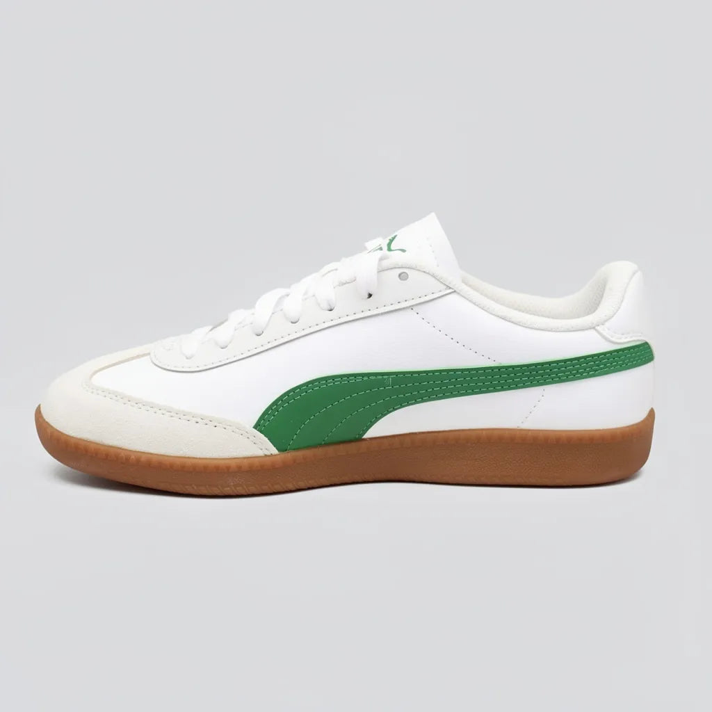 Puma Tenis Urbano Blanco Franjas / Lineas Verde Lateral Suela Café | Photo Studio AI | 2