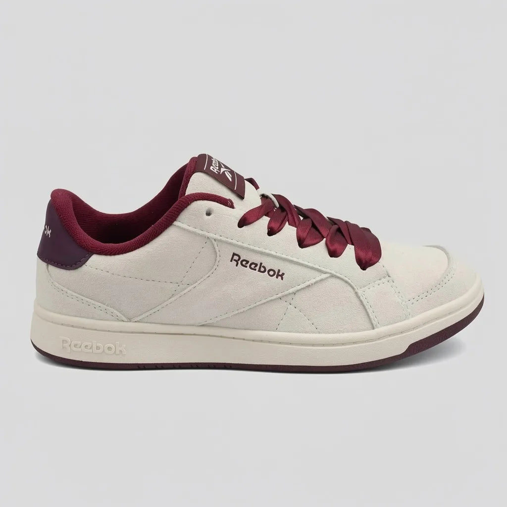 Reebok Tenis Moderno Crema Detalles Corinto Talón y Cintas Suela Blanco/ Corinto | Photo Studio AI | 1