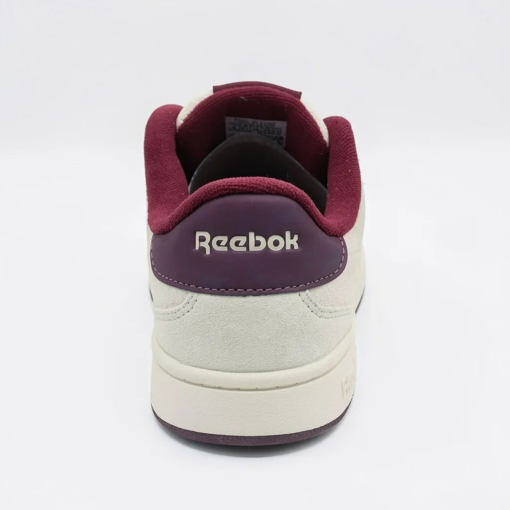 Reebok Tenis Moderno Crema Detalles Corinto Talón y Cintas Suela Blanco/ Corinto | Photo Studio AI | 4