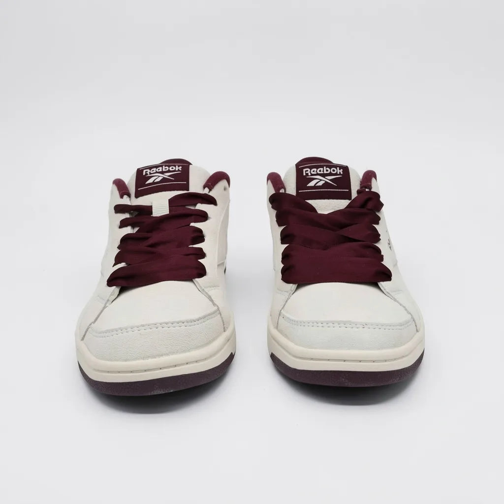 Reebok Tenis Moderno Crema Detalles Corinto Talón y Cintas Suela Blanco/ Corinto | Photo Studio AI | 5