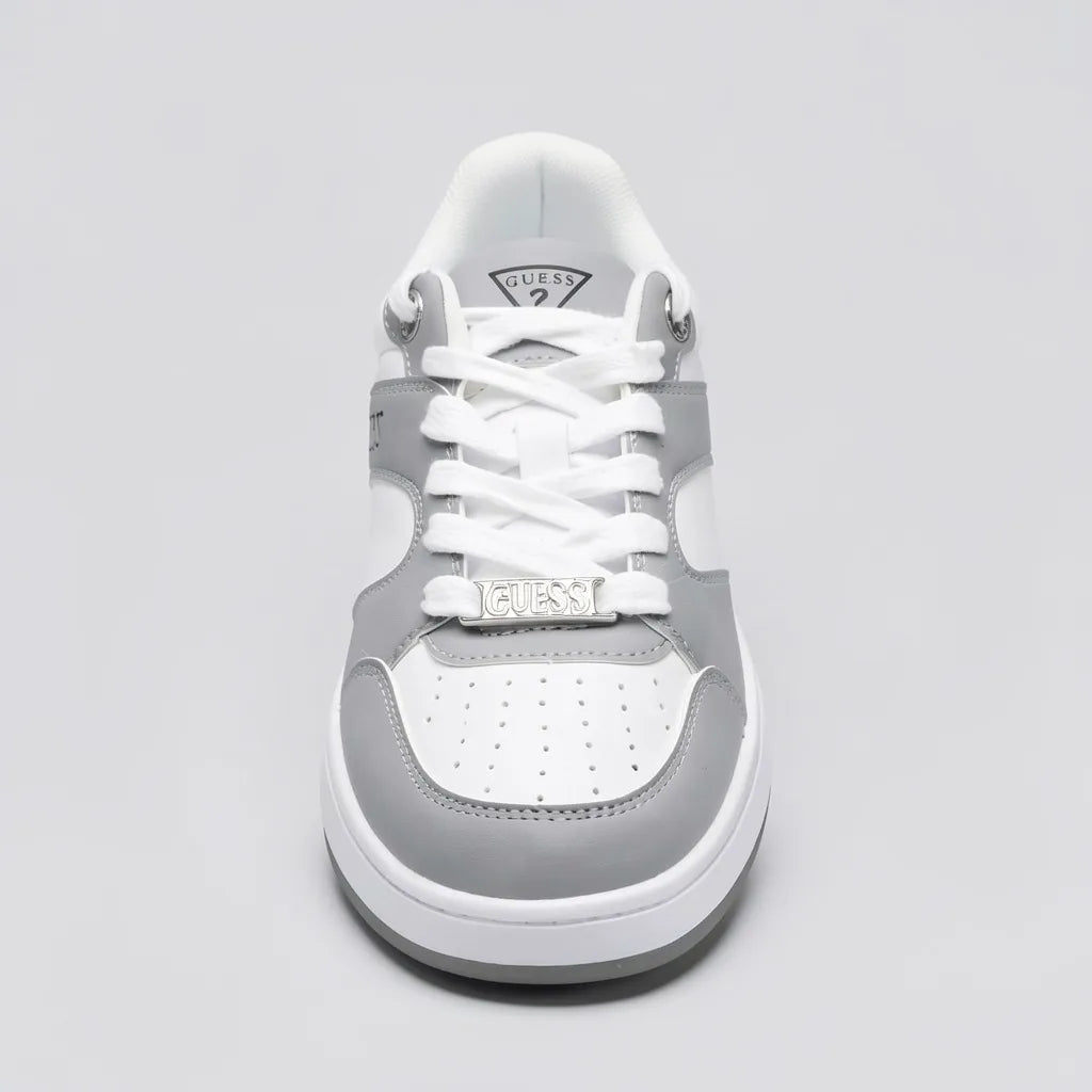 Guess Tenis Urbano Blanco Detalles Gris Todo Suela Blanca/ gris | Photo Studio AI | 3