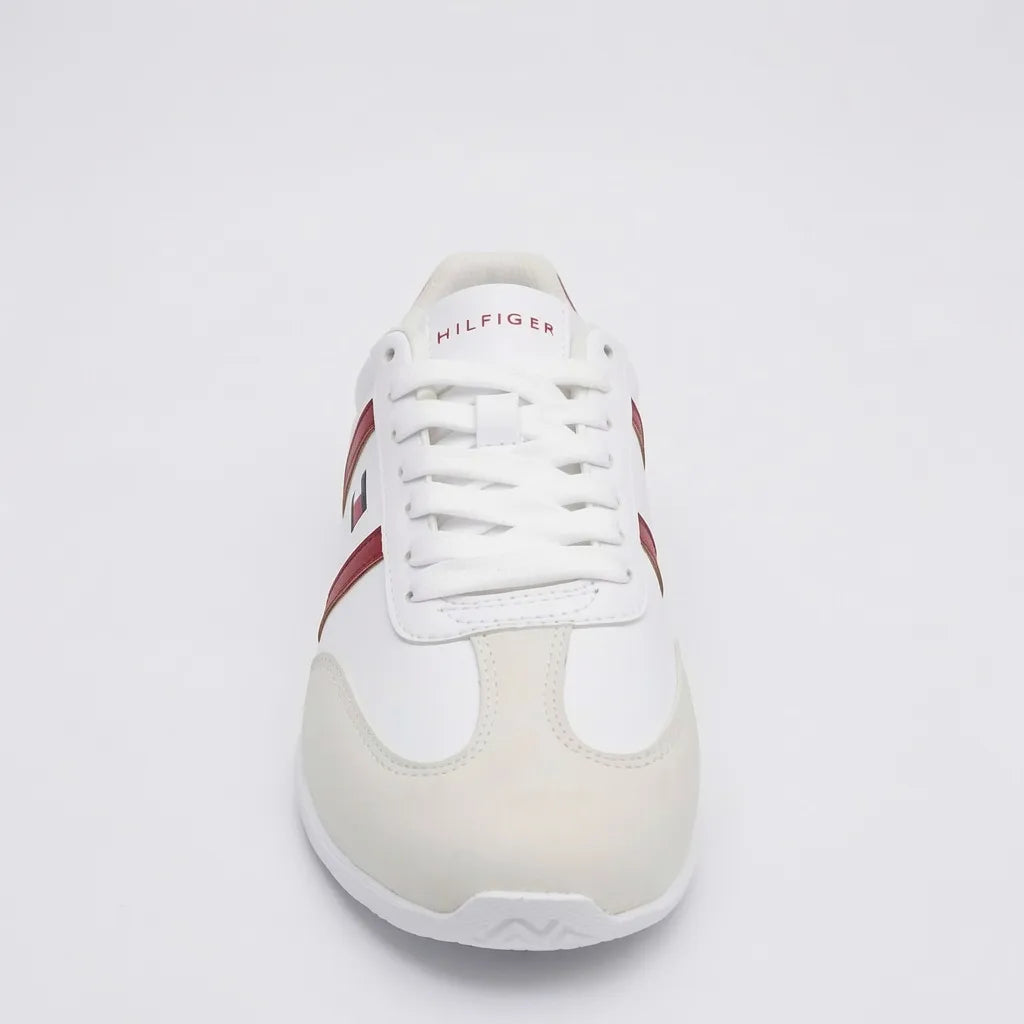 Tommy Tenis Urbano Blanco Franjas / Lineas Rojo Lateral y Talón Suela Blanca | Photo Studio AI | 3