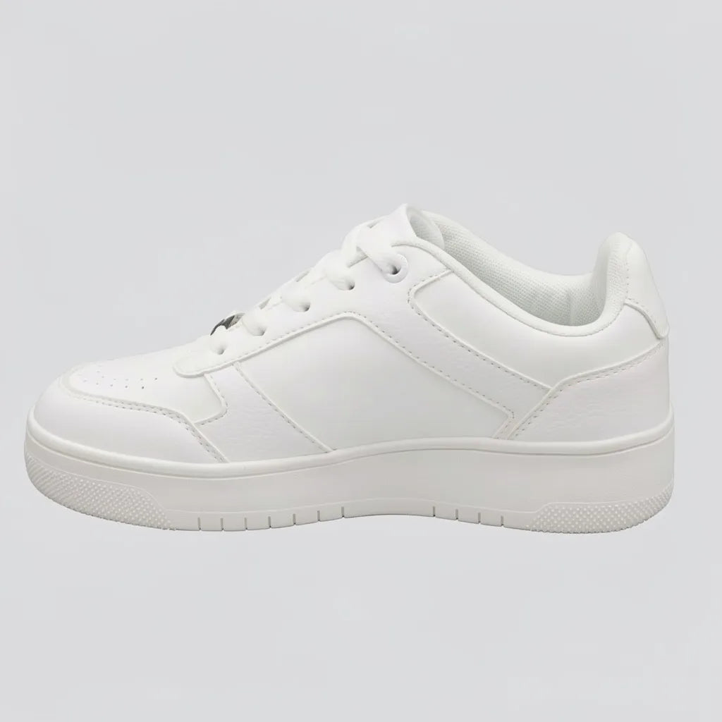 Nautica Tenis Plataforma Blanco Placa Plateado Cintas Suela Blanca | Photo Studio AI | 2