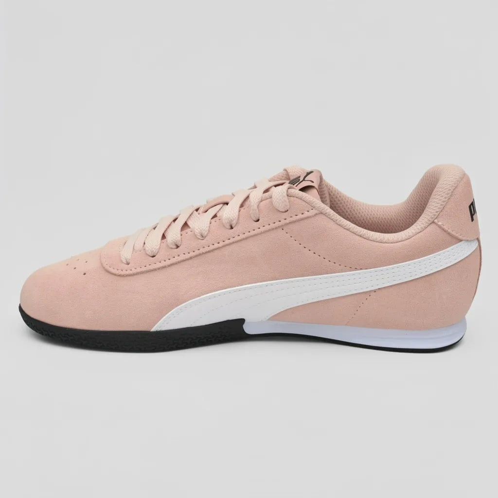 Puma Tenis Urbano Rosado Franjas / Lineas Blanco Lateral Suela Blanca/ negro | Photo Studio AI | 2