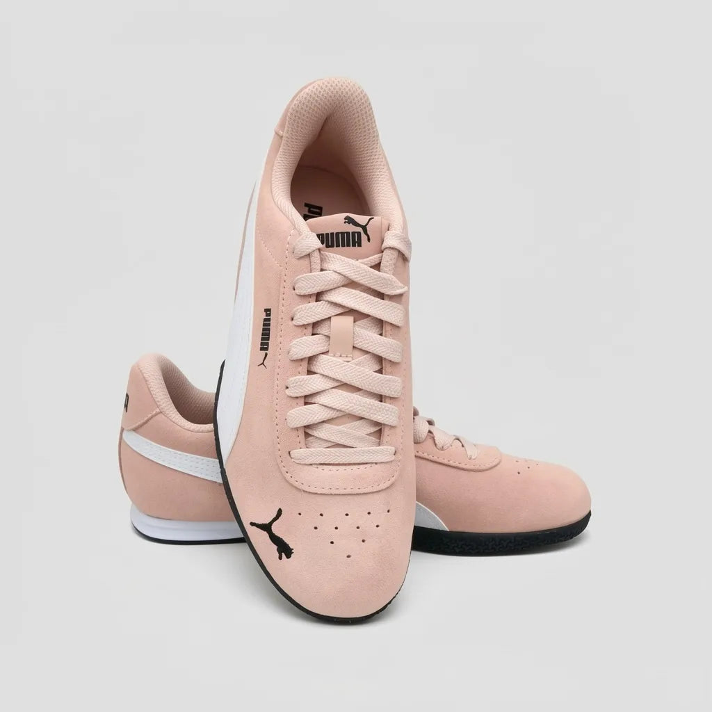Puma Tenis Urbano Rosado Franjas / Lineas Blanco Lateral Suela Blanca/ negro | Photo Studio AI | 5