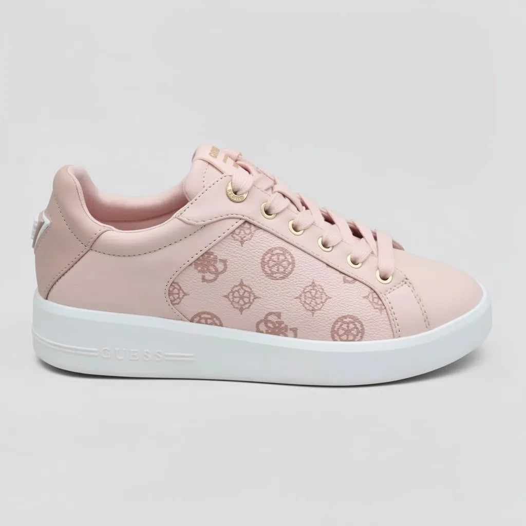Guess Tenis Plataforma Rosado Estampado Figuras Guess Rosado/ Dorado Lateral Suela Blanca | Photo Studio AI | 1