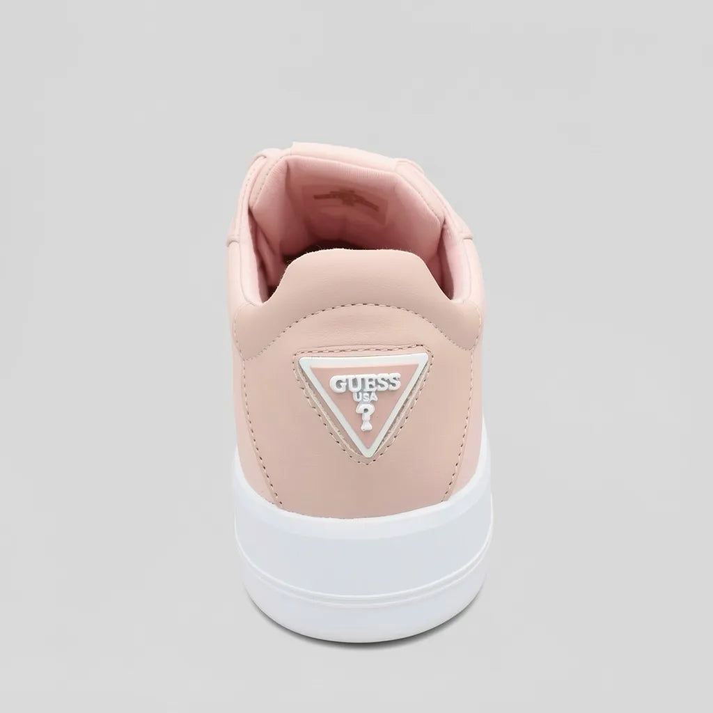 Guess Tenis Plataforma Rosado Estampado Figuras Guess Rosado/ Dorado Lateral Suela Blanca | Photo Studio AI | 4