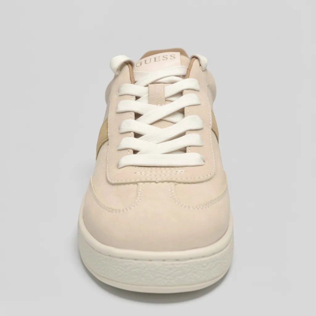 Guess Tenis Moderno Beige Franjas / Lineas Caqui Lateral y cuello interno Suela Crema | Photo Studio AI | 3