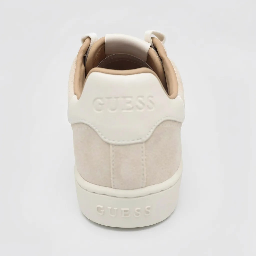 Guess Tenis Moderno Beige Franjas / Lineas Caqui Lateral y cuello interno Suela Crema | Photo Studio AI | 4