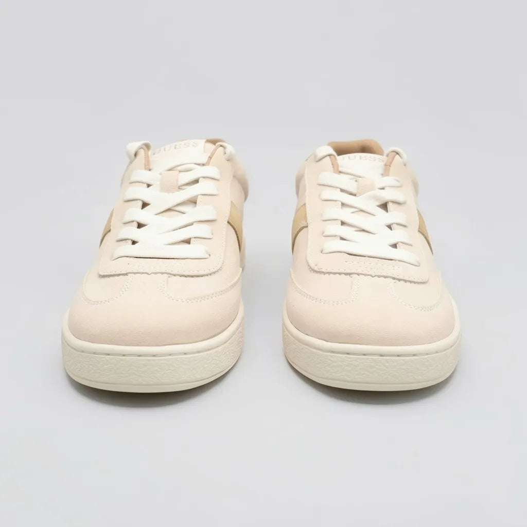 Guess Tenis Moderno Beige Franjas / Lineas Caqui Lateral y cuello interno Suela Crema | Photo Studio AI | 5