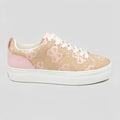 Guess Tenis Plataforma Café claro Bordado Guess Rosado Todo Suela Blanca | Photo Studio AI | 1