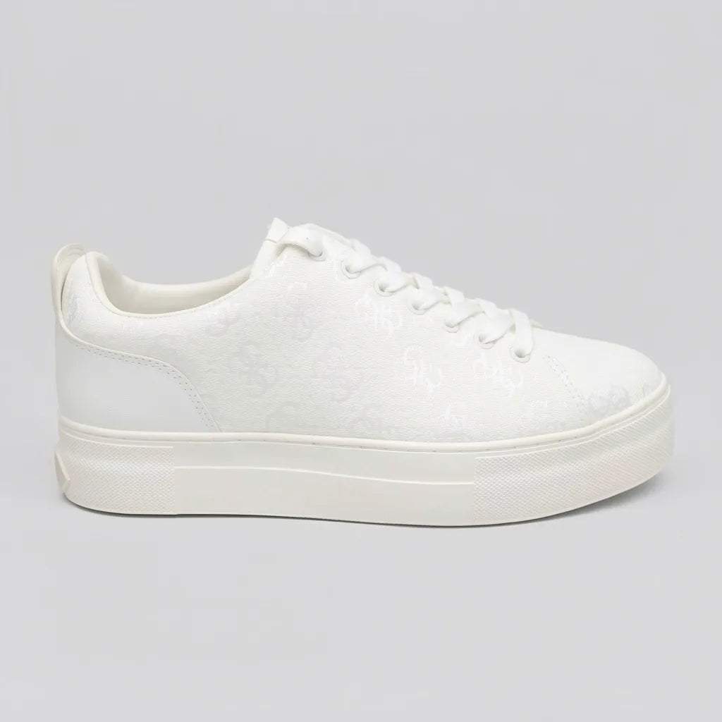 Guess Tenis Plataforma Blanco hueso Bordado Guess Blanco Todo Suela Blanco Hueso | Photo Studio AI | 1