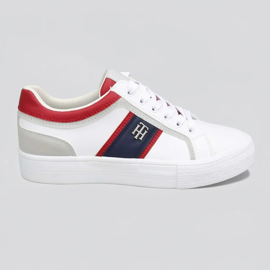 Tommy Tenis Plataforma Blanco Detalles Rojo/ Azul/ Gris Lateral, Lengüeta y talón Suela Blanca | Photo Studio AI | 1