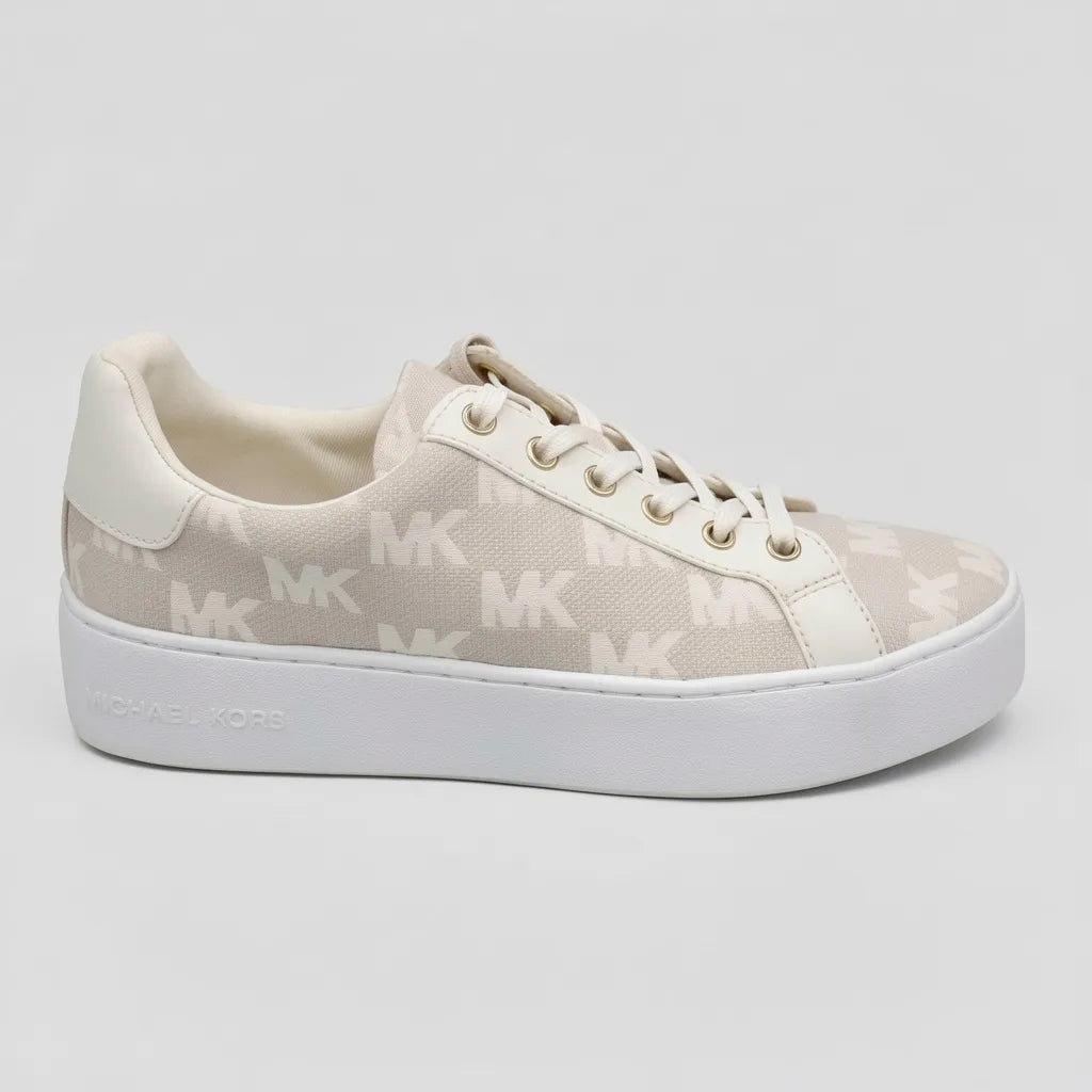 Michael Kors Tenis Moderno Beige Bordado MK Crema Todo Suela Blanca | Photo Studio AI | 1