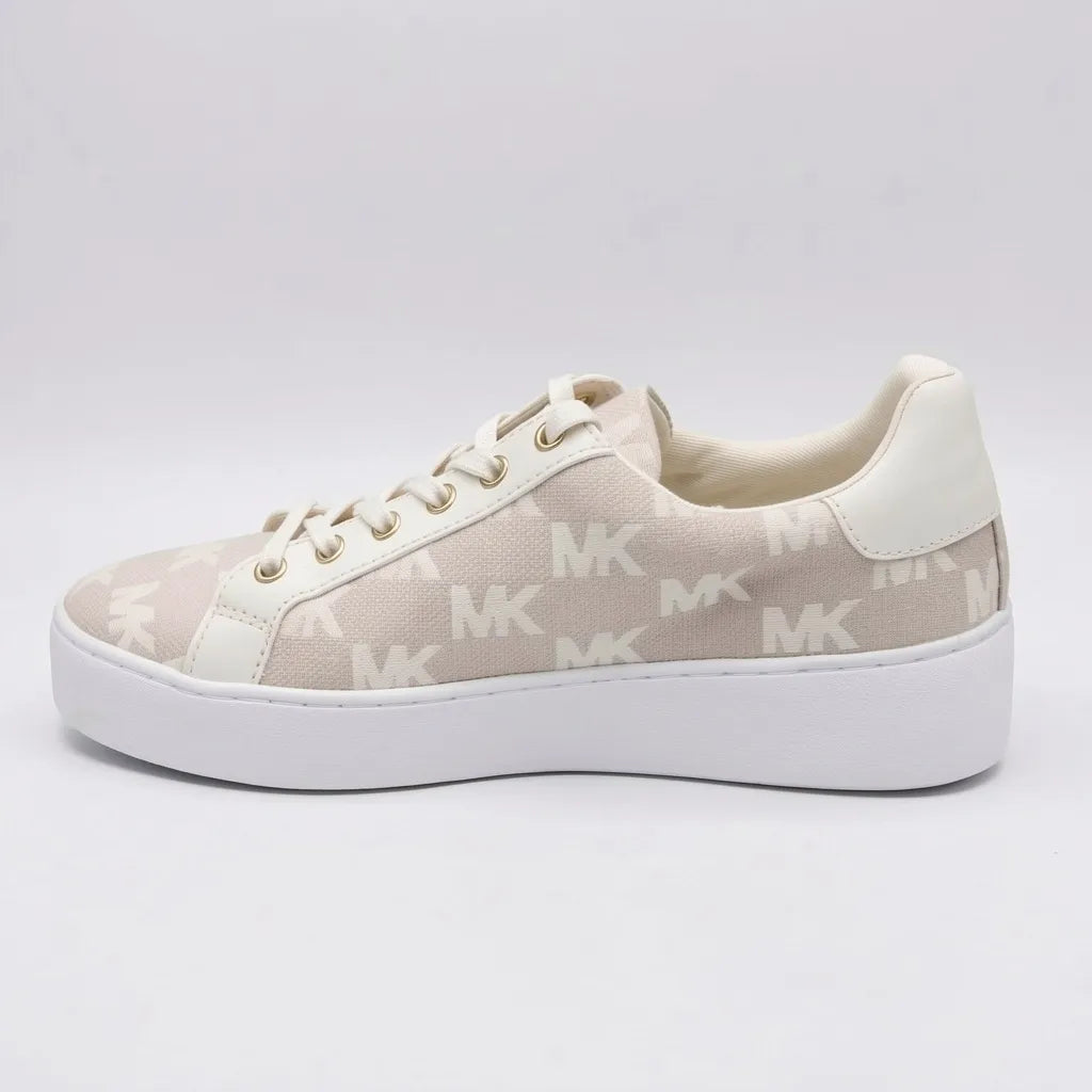Michael Kors Tenis Moderno Beige Bordado MK Crema Todo Suela Blanca | Photo Studio AI | 2