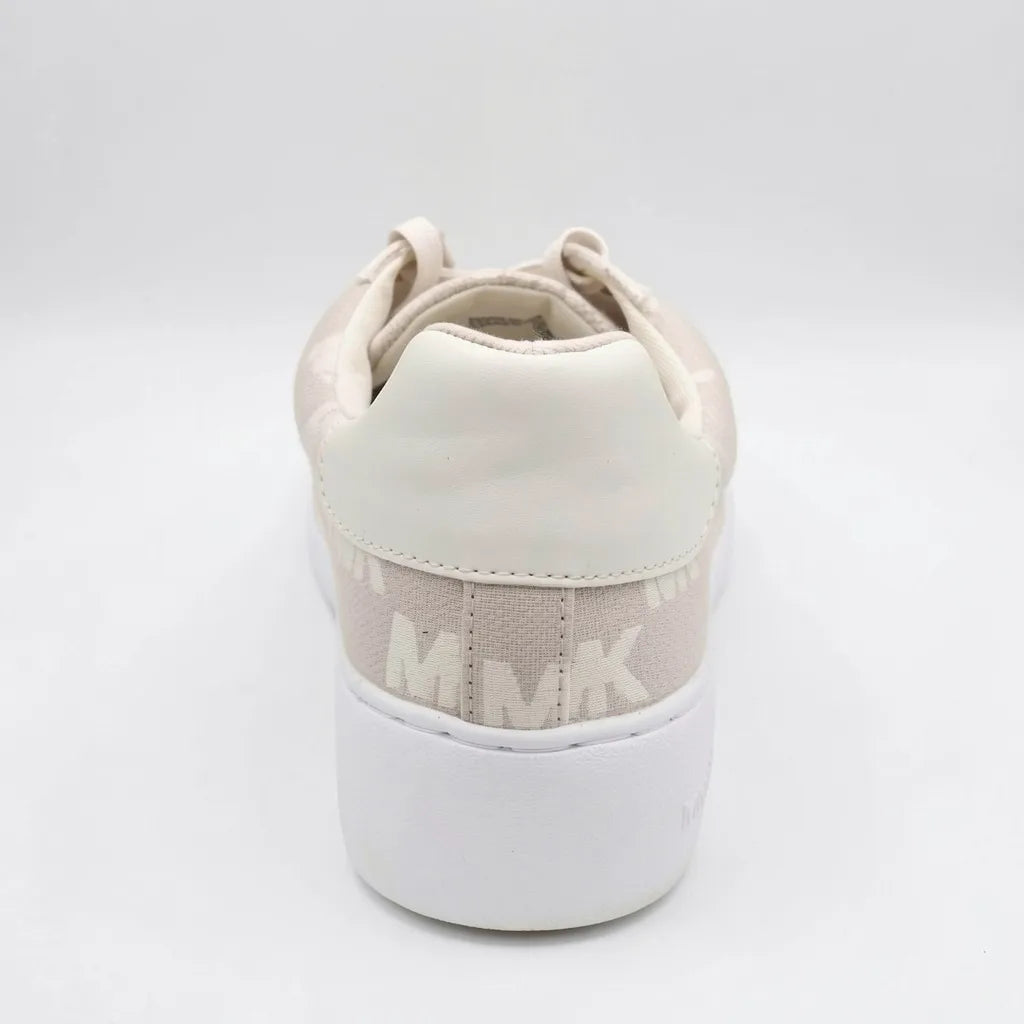 Michael Kors Tenis Moderno Beige Bordado MK Crema Todo Suela Blanca | Photo Studio AI | 4