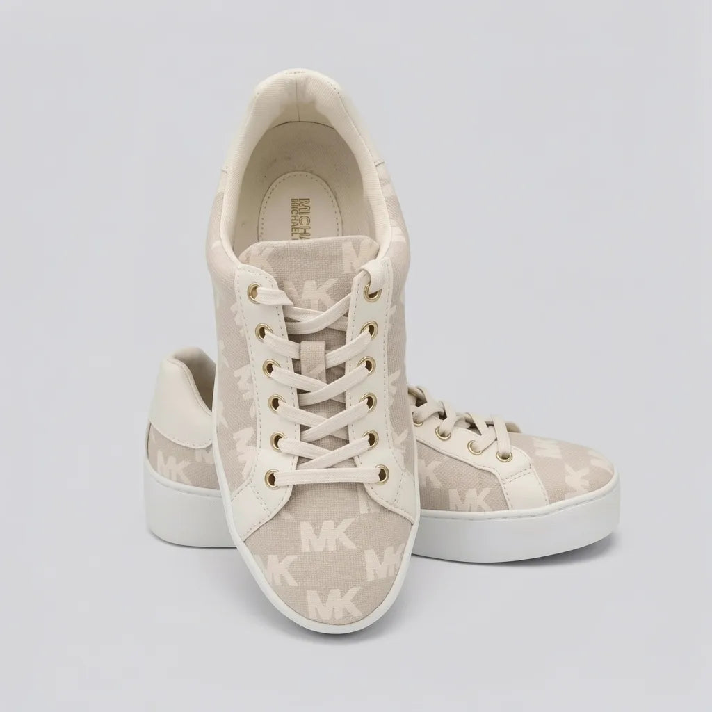 Michael Kors Tenis Moderno Beige Bordado MK Crema Todo Suela Blanca | Photo Studio AI | 5