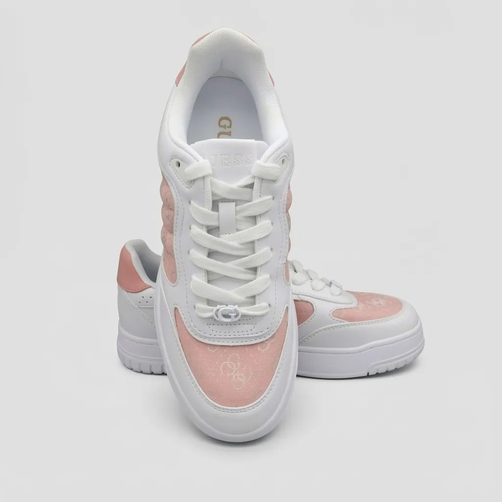 Guess Tenis Plataforma Blanco Estampado Figuras Guess Rosado Lateral y punta Suela Blanca | Photo Studio AI | 5