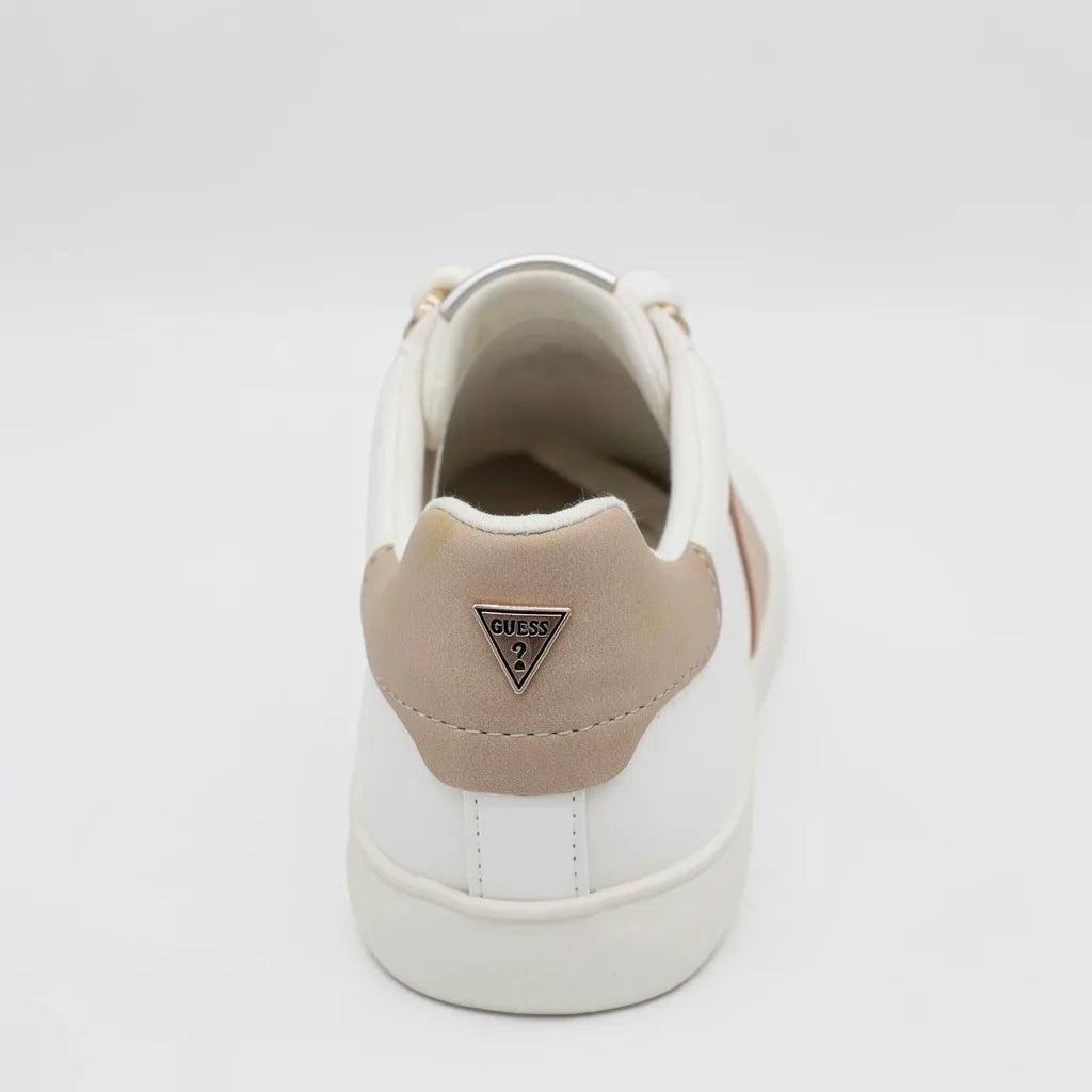 Guess Tenis Moderno Crema Detalles Dorado Lateral, Lengüeta y Cintas Suela Crema | Photo Studio AI | 4