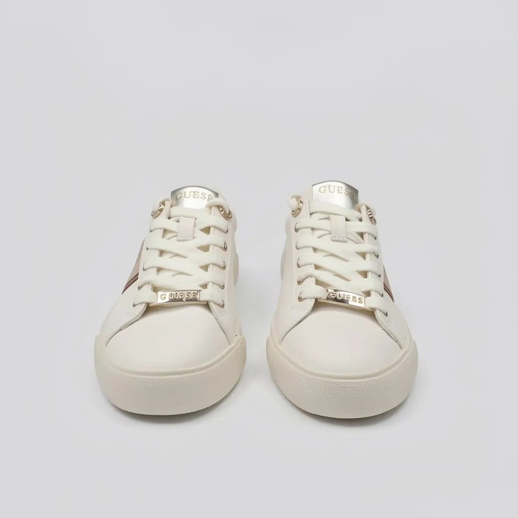 Guess Tenis Moderno Crema Detalles Dorado Lateral, Lengüeta y Cintas Suela Crema | Photo Studio AI | 5