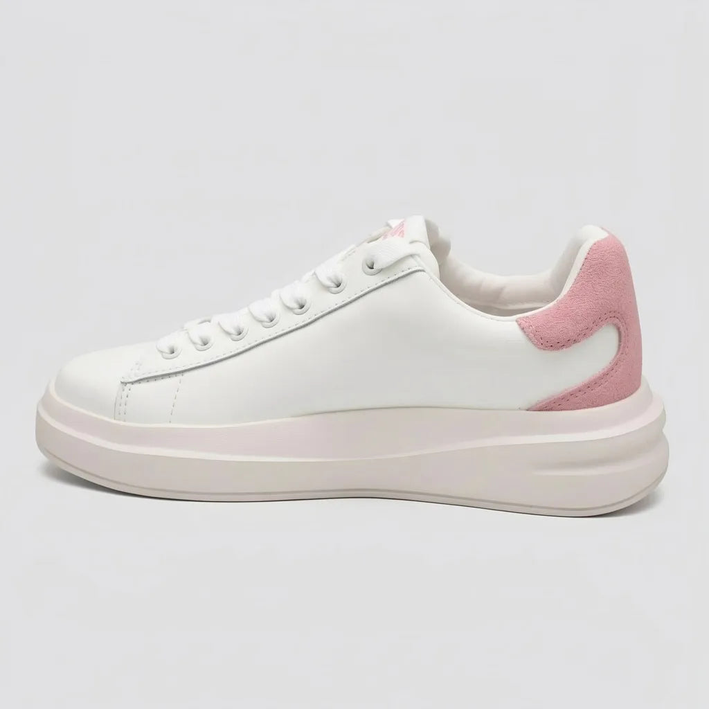 Guess Tenis Plataforma Blanco Detalles Rosado Lengüeta y Talón Suela Blanco Hueso | Photo Studio AI | 2