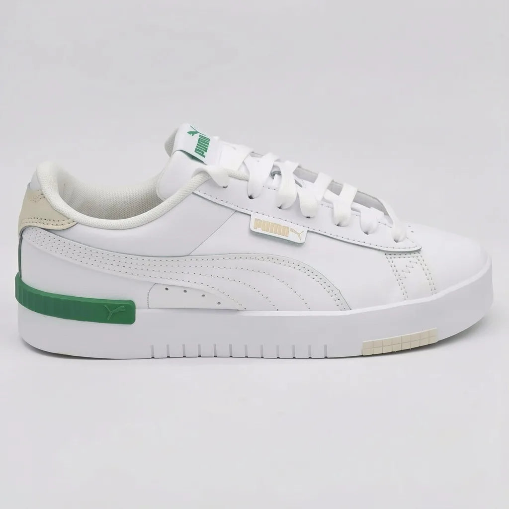 Puma Tenis Plataforma Blanco Detalles Verde/ Crema Talón, suela y lengüeta Suela Blanca | Photo Studio AI | 1