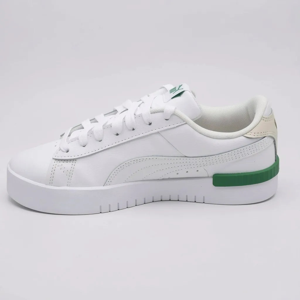 Puma Tenis Plataforma Blanco Detalles Verde/ Crema Talón, suela y lengüeta Suela Blanca | Photo Studio AI | 2